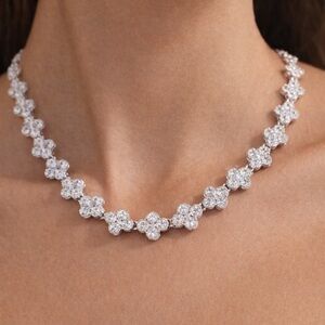 Elegant Silver clover Necklace